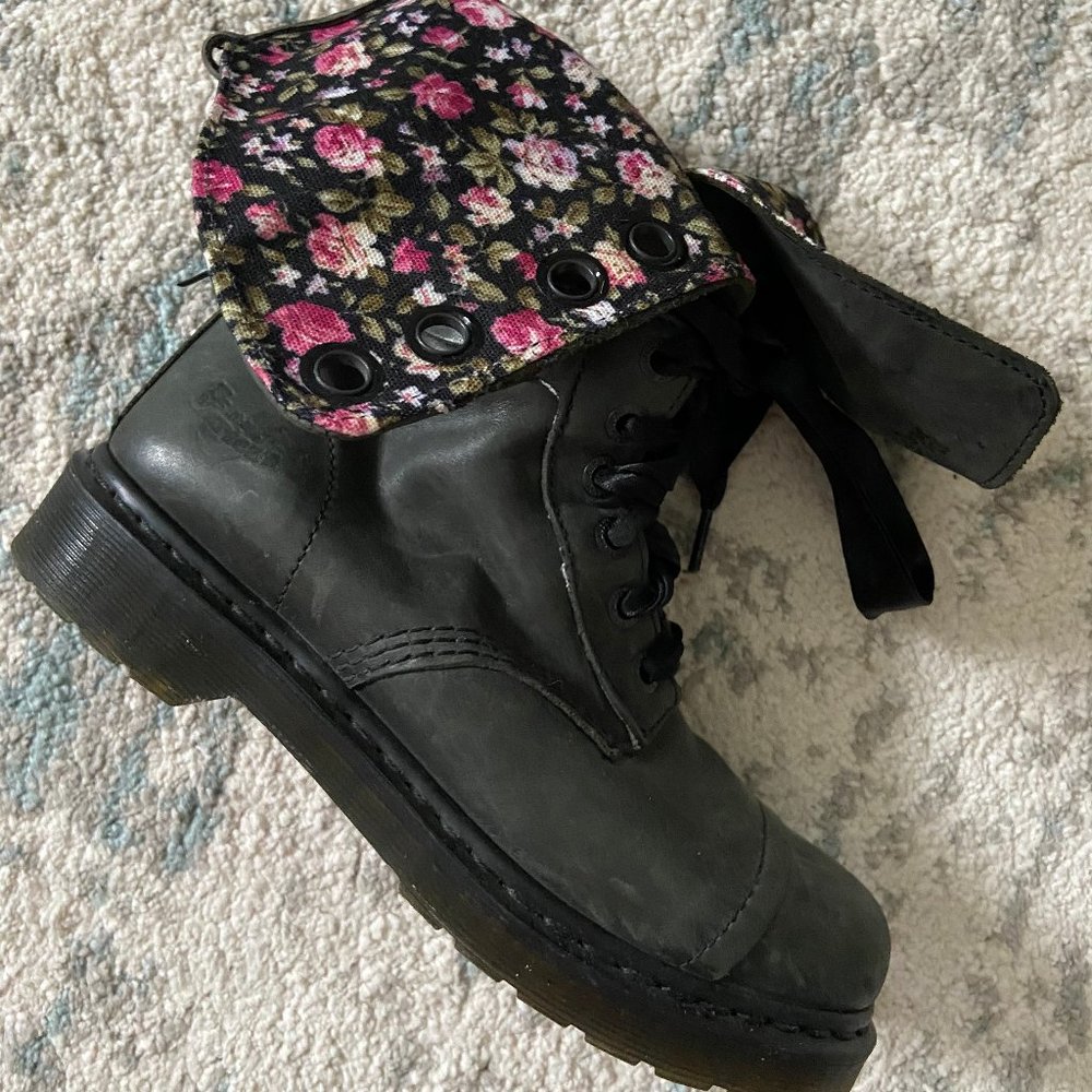 Dr. Martens Triumph Black Floral Boots Size 9